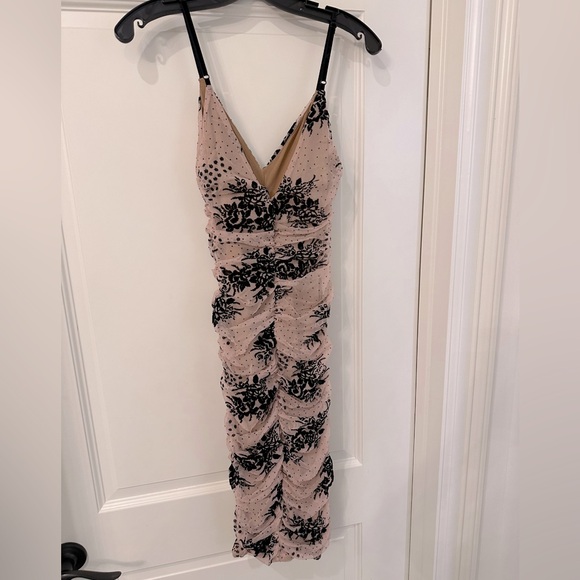 Majorelle Loreli Midi dress in pink romance bodycon ruched - Picture 3 of 6